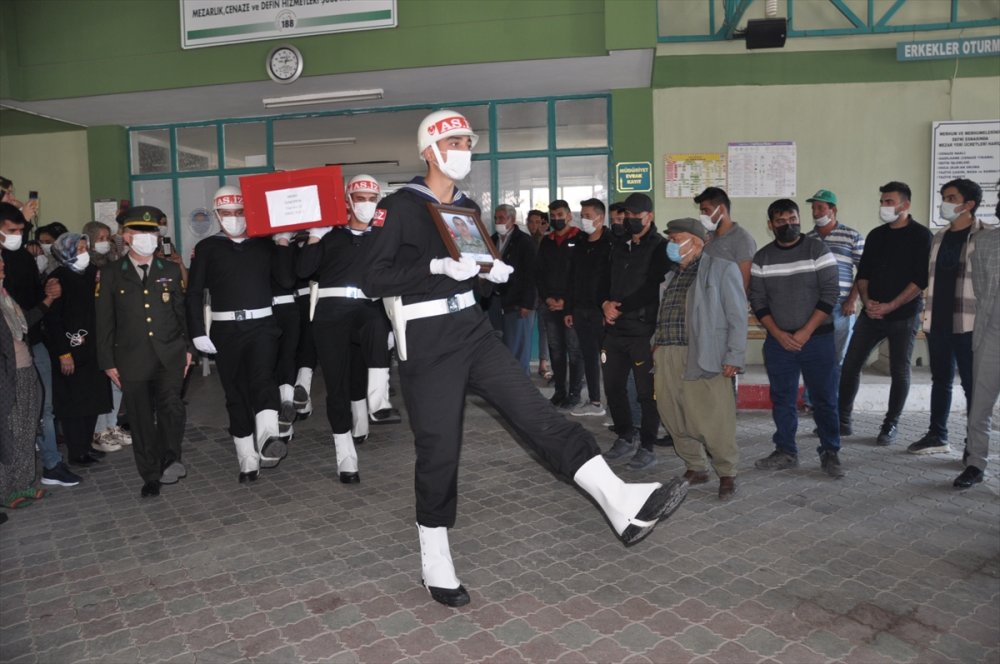 Tarsus'ta Şehit Celal Esen Toprağa Verildi