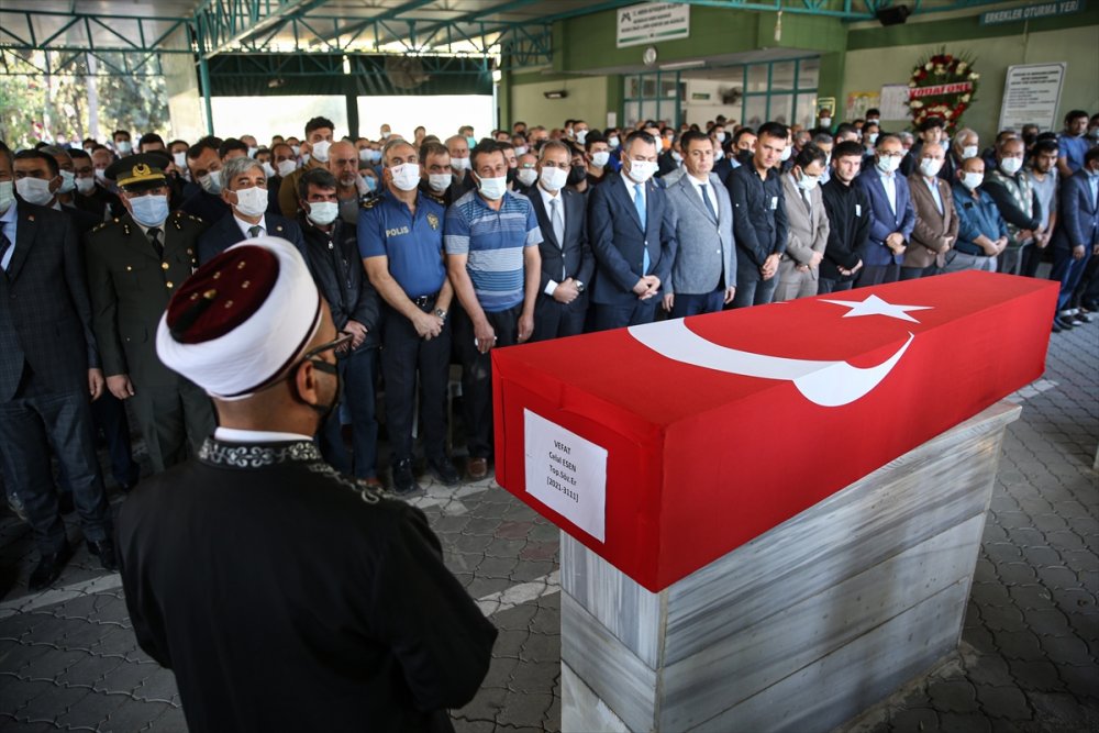 Tarsus'ta Şehit Celal Esen Toprağa Verildi