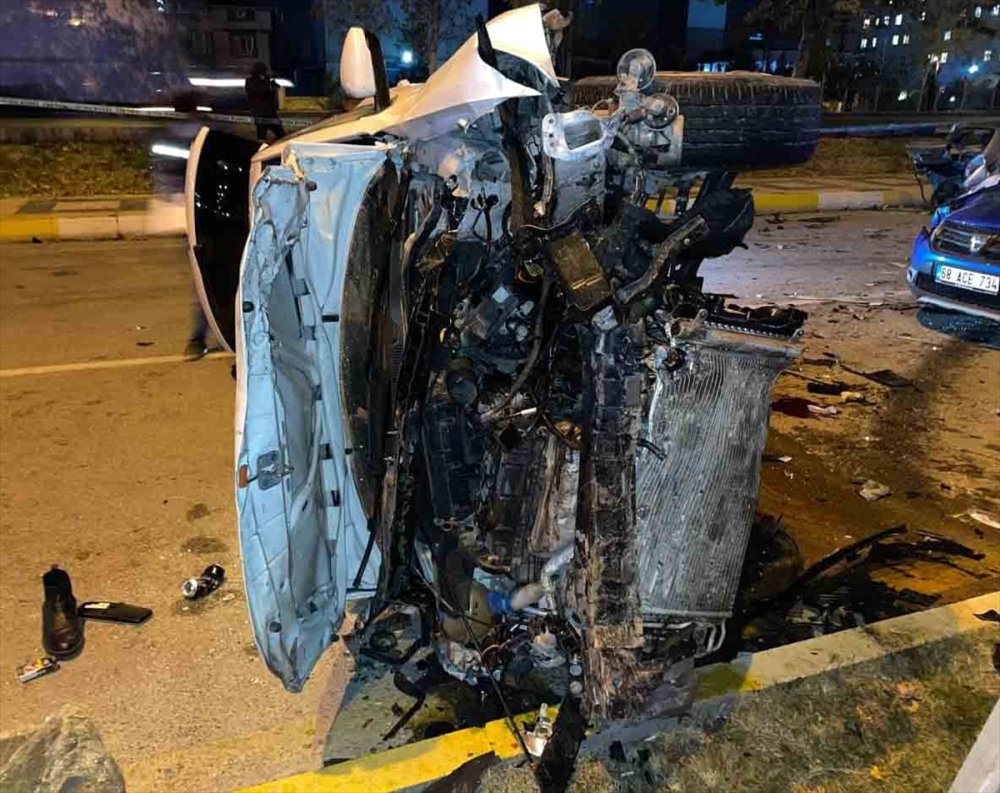 Aksaray'da 6 Otomobil Birbirine Girdi