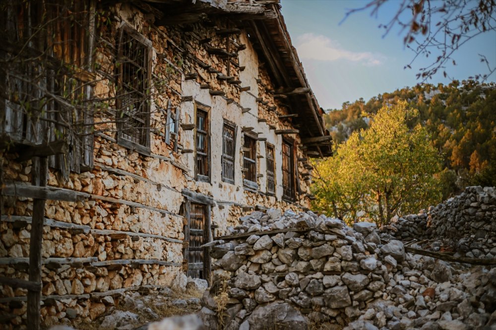 Akseki İlçesindeki Tarihi Evler Turistlerin İlgisini Çekiyor