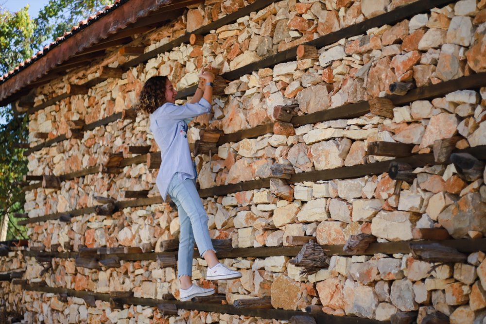 Akseki İlçesindeki Tarihi Evler Turistlerin İlgisini Çekiyor