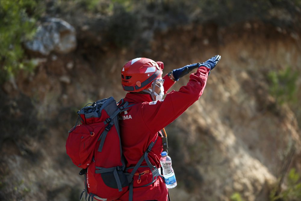 Mersin'de Kaybolan 3 Yaşındaki Çocuğu Arama Çalışmaları Sürüyor
