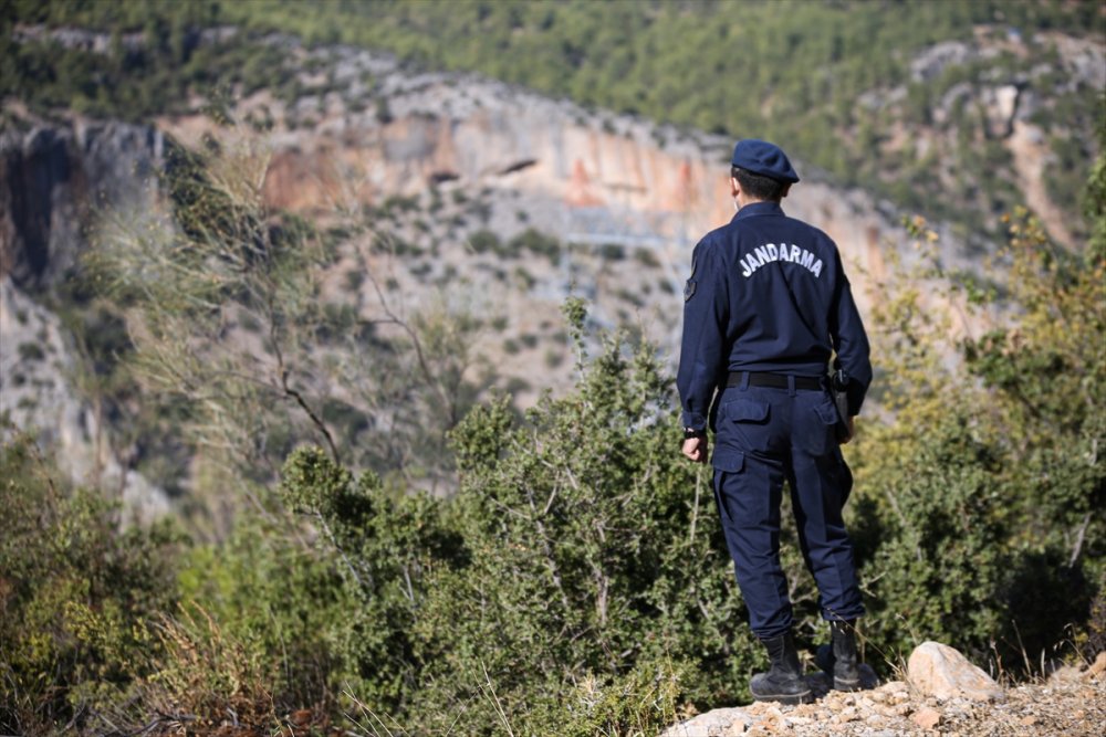 Mersin'de Kaybolan 3 Yaşındaki Çocuğu Arama Çalışmaları Sürüyor