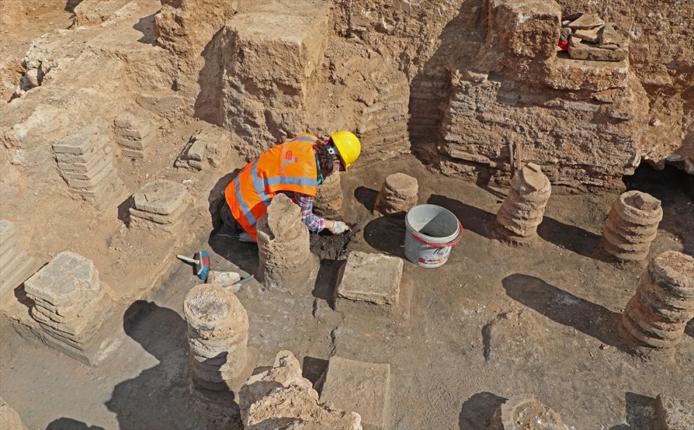 Antalya'nın Simgelerinden Hıdırlık Kulesi'nde Kazı Çalışmaları