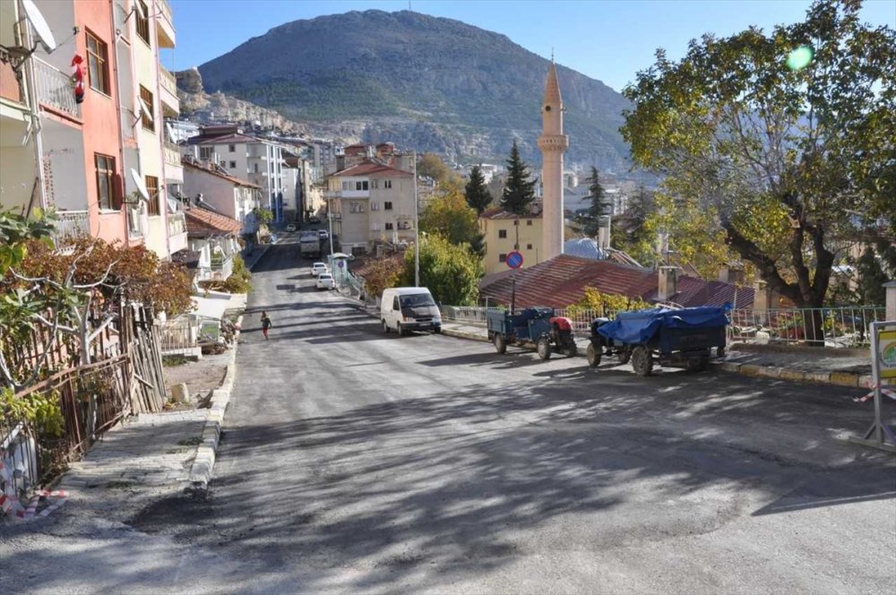 Ermenek'te Asfaltlama Çalışmaları Devam Ediyor