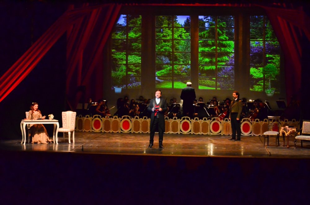 "La Traviata" Operası Sahnelendi