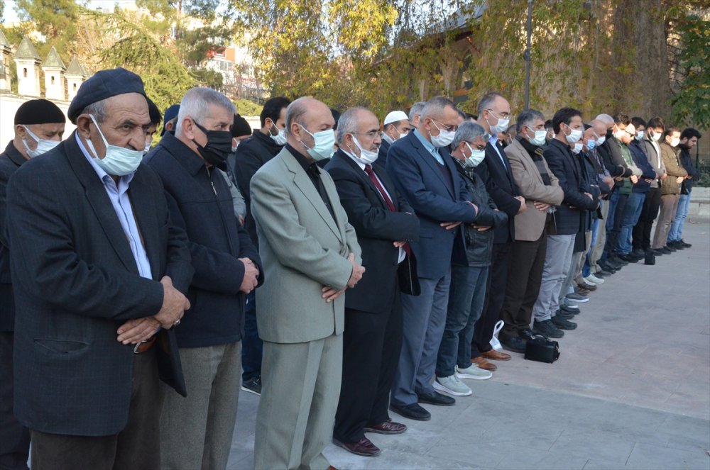 Sezai Karakoç İçin Gıyabi Cenaze Namazı