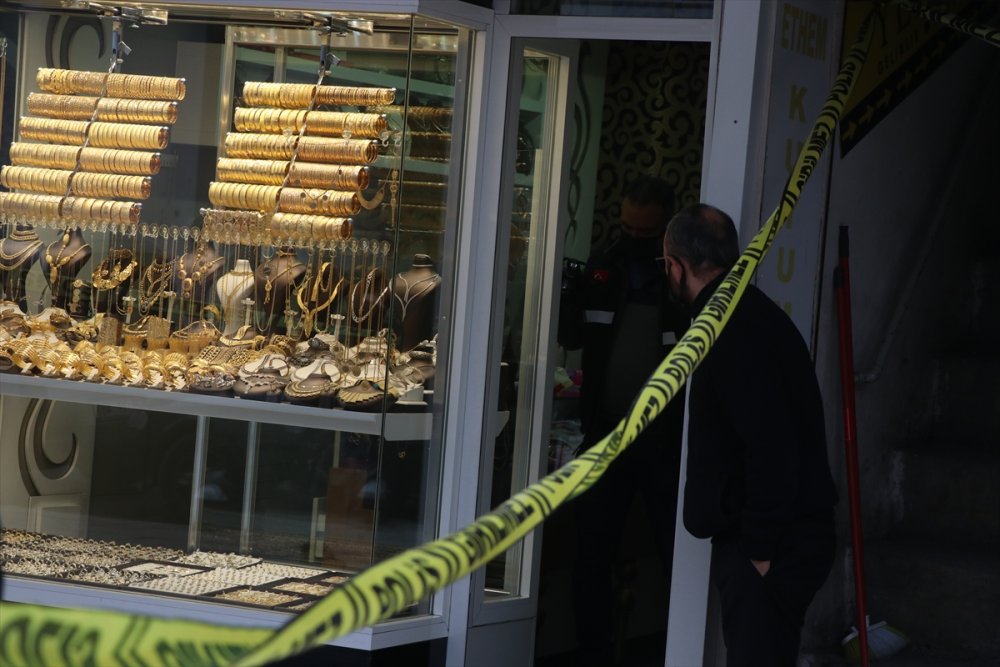 Kayseri'de Kuyumcuya Bıçaklı Saldırı