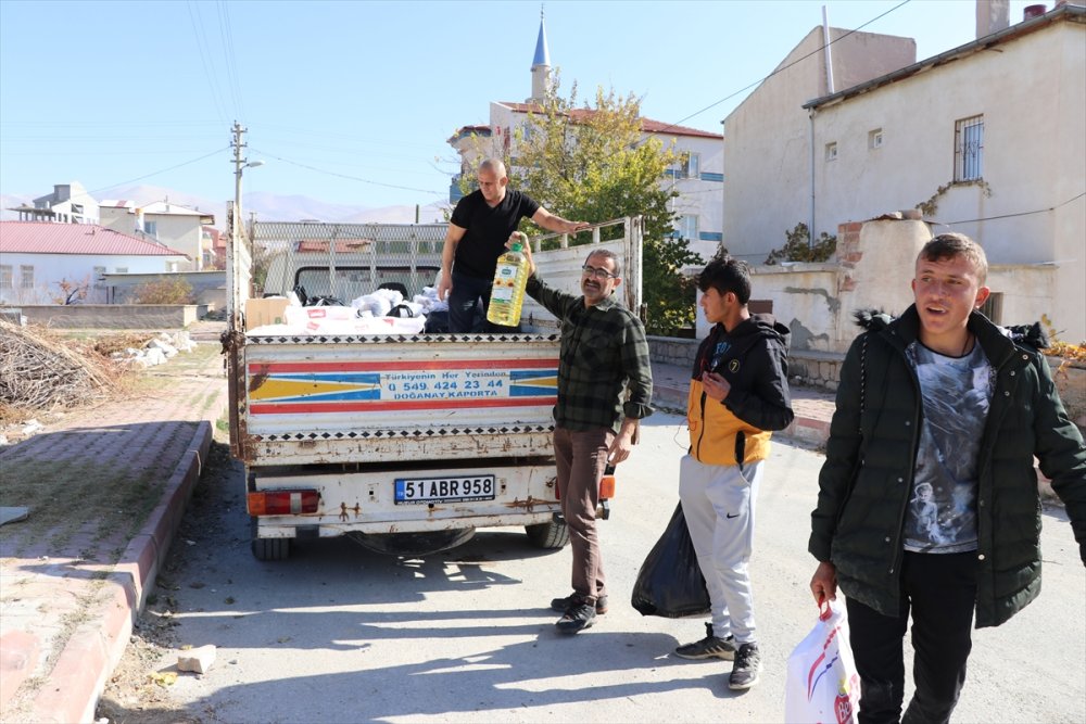 Niğdeli Hayırseverden Yetimlere Ve Ailelerine Yardım Eli