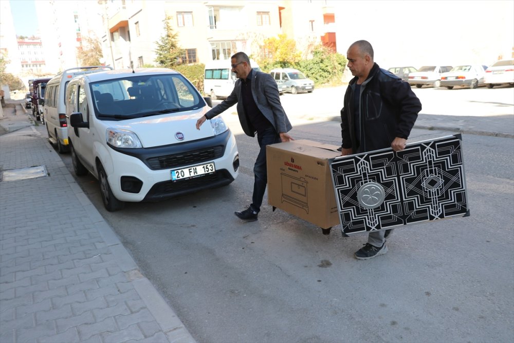 Niğdeli Hayırseverden Yetimlere Ve Ailelerine Yardım Eli