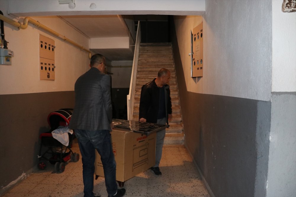 Niğdeli Hayırseverden Yetimlere Ve Ailelerine Yardım Eli