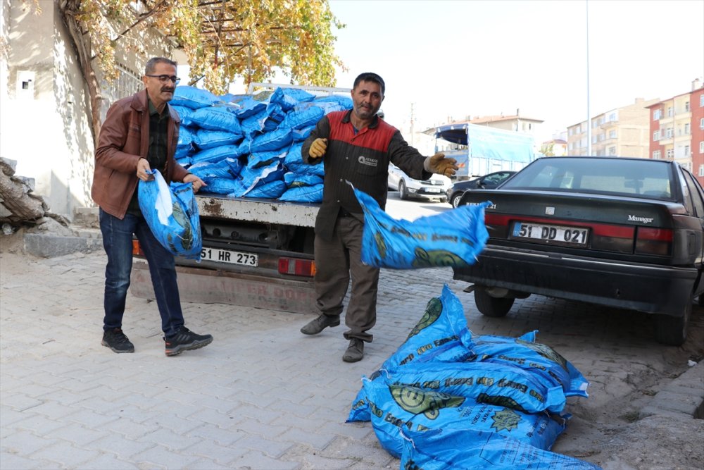 Niğdeli Hayırseverden Yetimlere Ve Ailelerine Yardım Eli