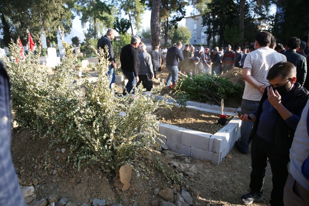 Antalya'da Aracın Çarpması Sonucu Ölen İki Bisikletli Defnedildi