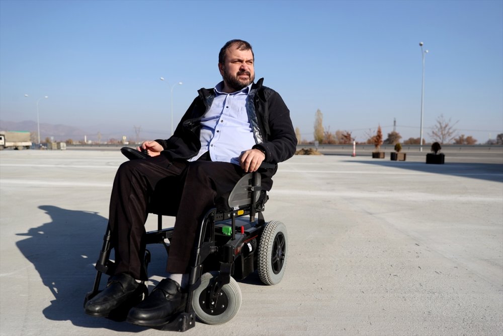 "Engel"ini Aşan Öğretmen, Milyonlarca Öğrenciye Ulaştı