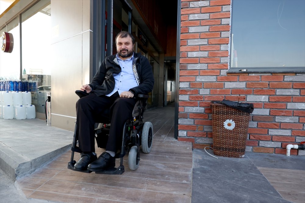 "Engel"ini Aşan Öğretmen, Milyonlarca Öğrenciye Ulaştı