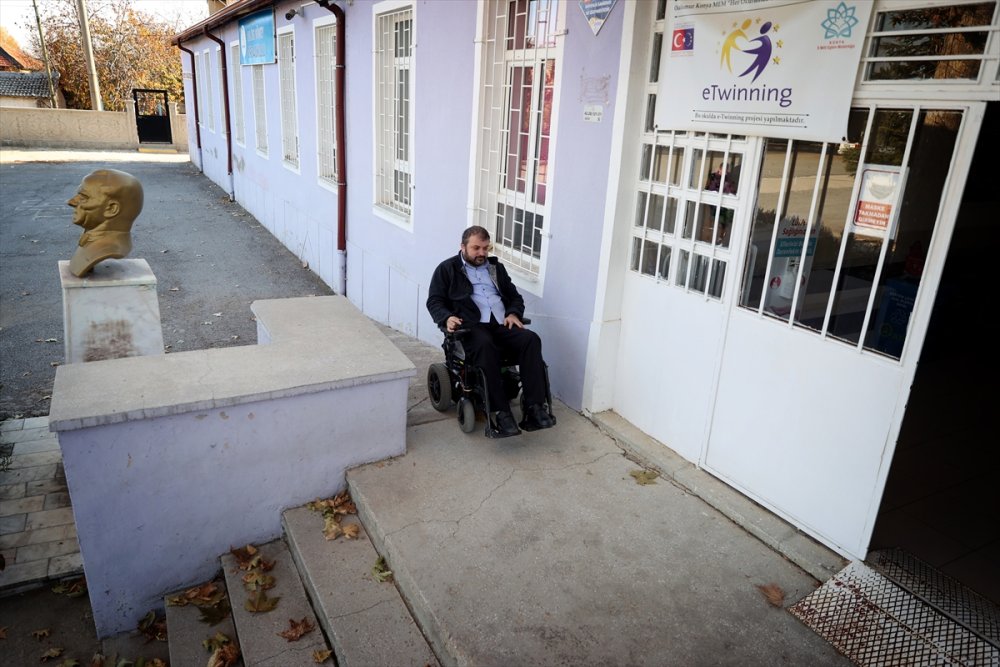 "Engel"ini Aşan Öğretmen, Milyonlarca Öğrenciye Ulaştı