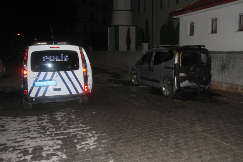 Konya'da Biri Kamyon 4 Araç Yandı