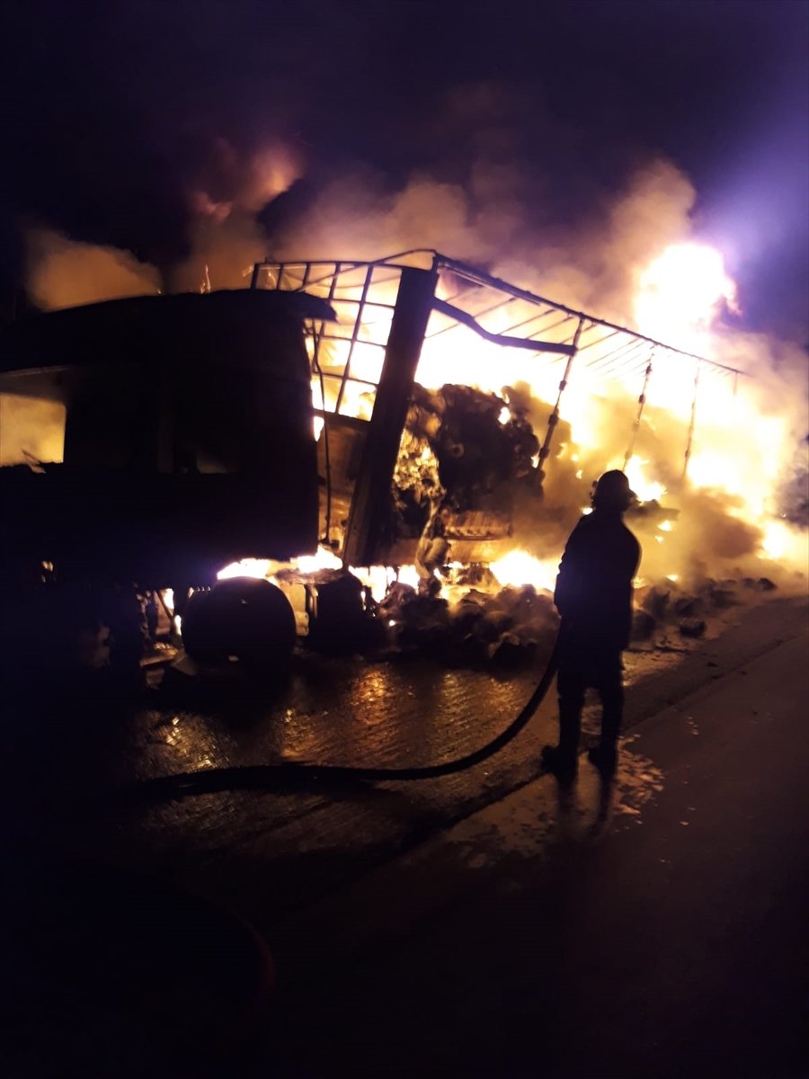 Mersin’de İplik Yüklü Tır Yandı