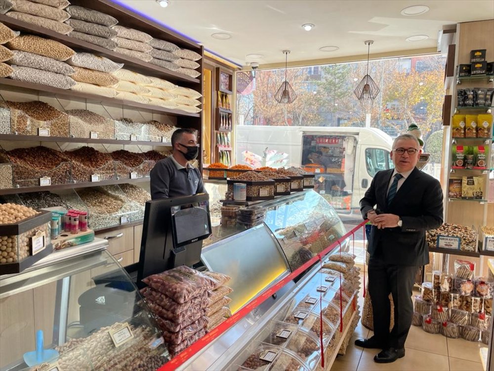 Niğde Valisi Şimşek, Esnafı Ziyaret Etti