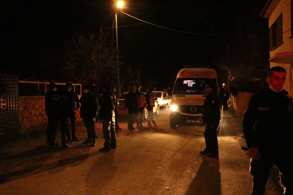 Niğde'de Evin Bahçesindeki Boş Karavanda Patlama