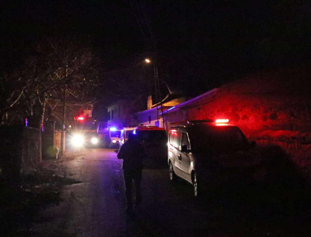 Niğde'de Evin Bahçesindeki Boş Karavanda Patlama