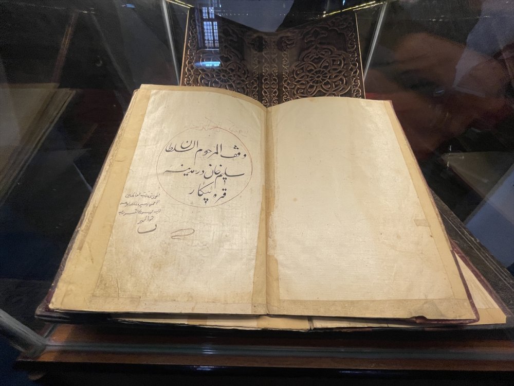 Tarihi Camide 450 Yıllık El Yazması Kur'an-ı Kerim Bulundu