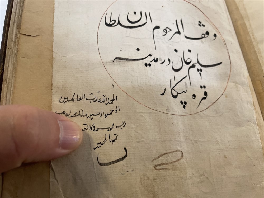 Tarihi Camide 450 Yıllık El Yazması Kur'an-ı Kerim Bulundu