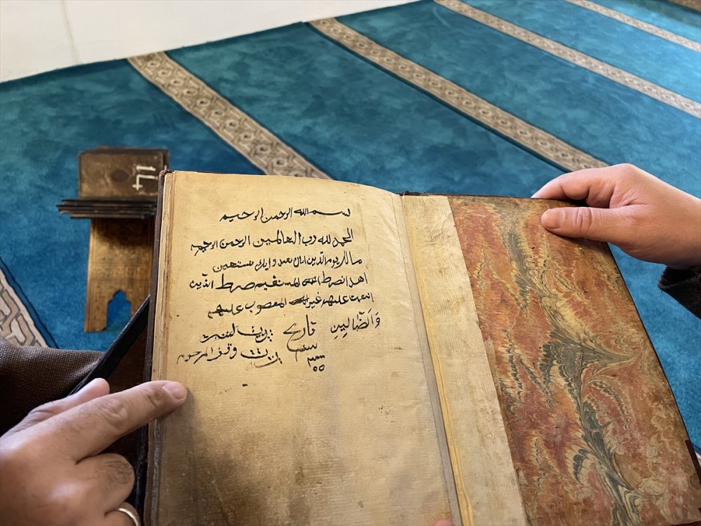 Tarihi Camide 450 Yıllık El Yazması Kur'an-ı Kerim Bulundu