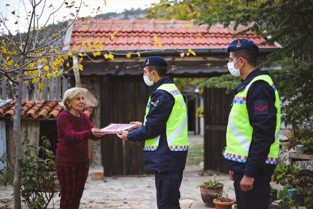 Antalya'da Jandarmadan Emekli Öğretmene Vefa Örneği