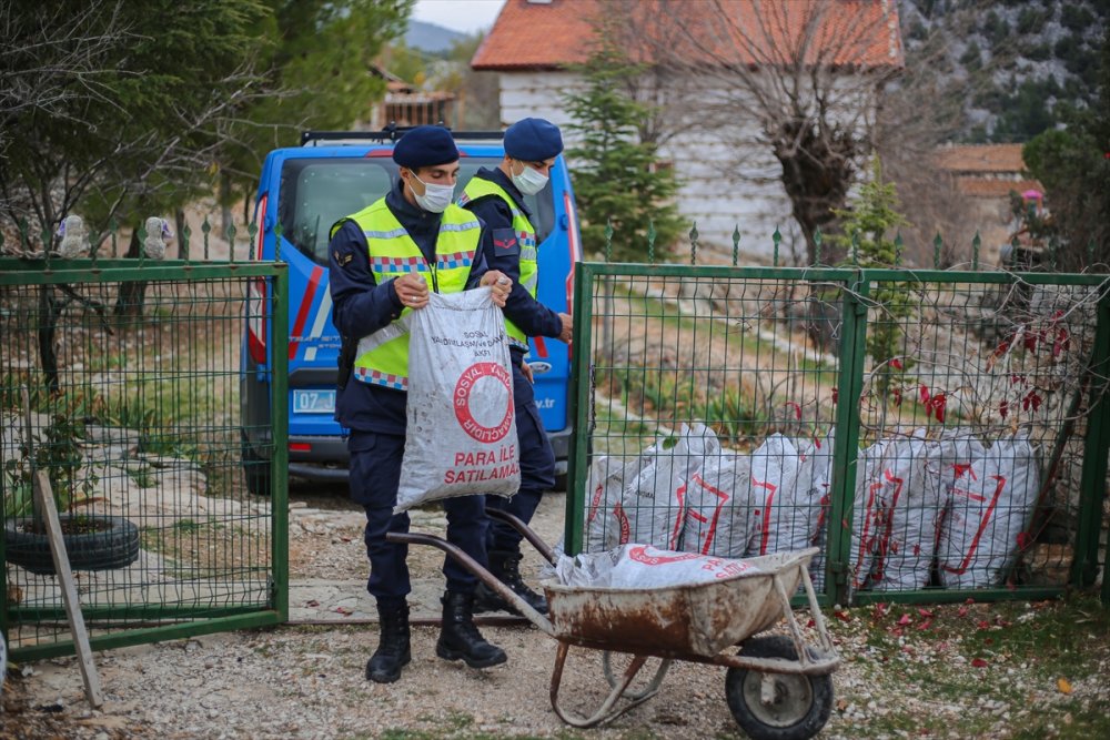 Antalya'da Jandarmadan Emekli Öğretmene Vefa Örneği