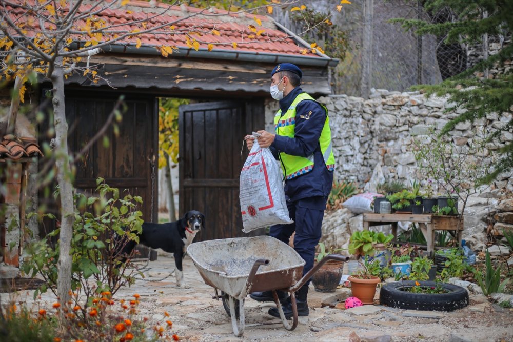 Antalya'da Jandarmadan Emekli Öğretmene Vefa Örneği