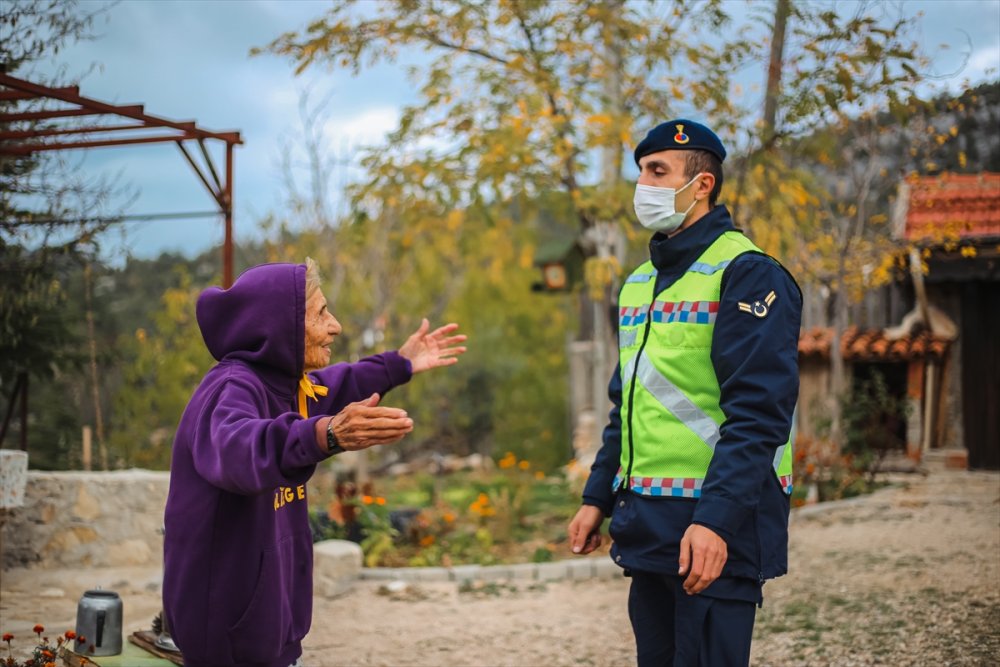 Antalya'da Jandarmadan Emekli Öğretmene Vefa Örneği