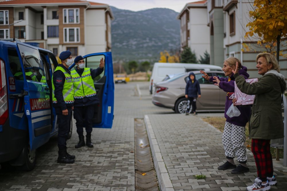 Antalya'da Jandarmadan Emekli Öğretmene Vefa Örneği