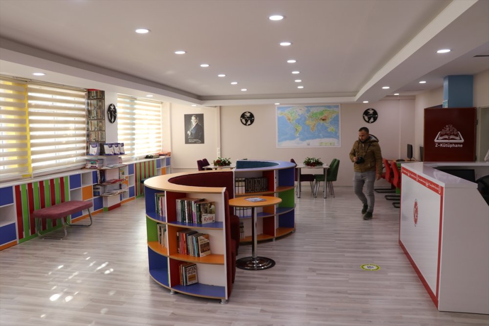 Niğde'de "Yeni Nesil Öğretmenler Odası" Ve "Z Kütüphane" Açılışı