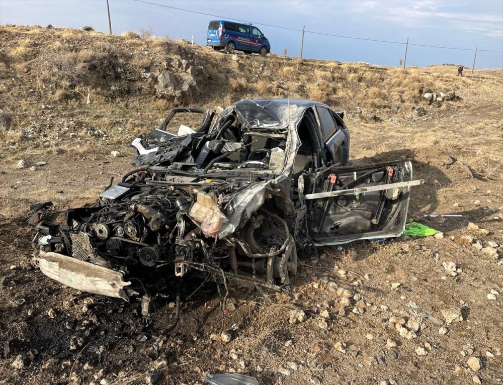 Aksaray'da Devrilen Otomobildeki 1 Kişi Öldü, 2 Kişi Yaralandı
