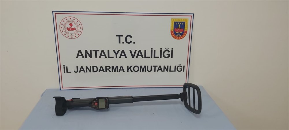 Antalya'da Kaçak Kazı Yapan 3 Kişi Gözaltına Alındı