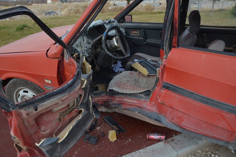 Karaman'da Motosiklet İle Çarpışan Otomobil Sürücüsü Kaçtı