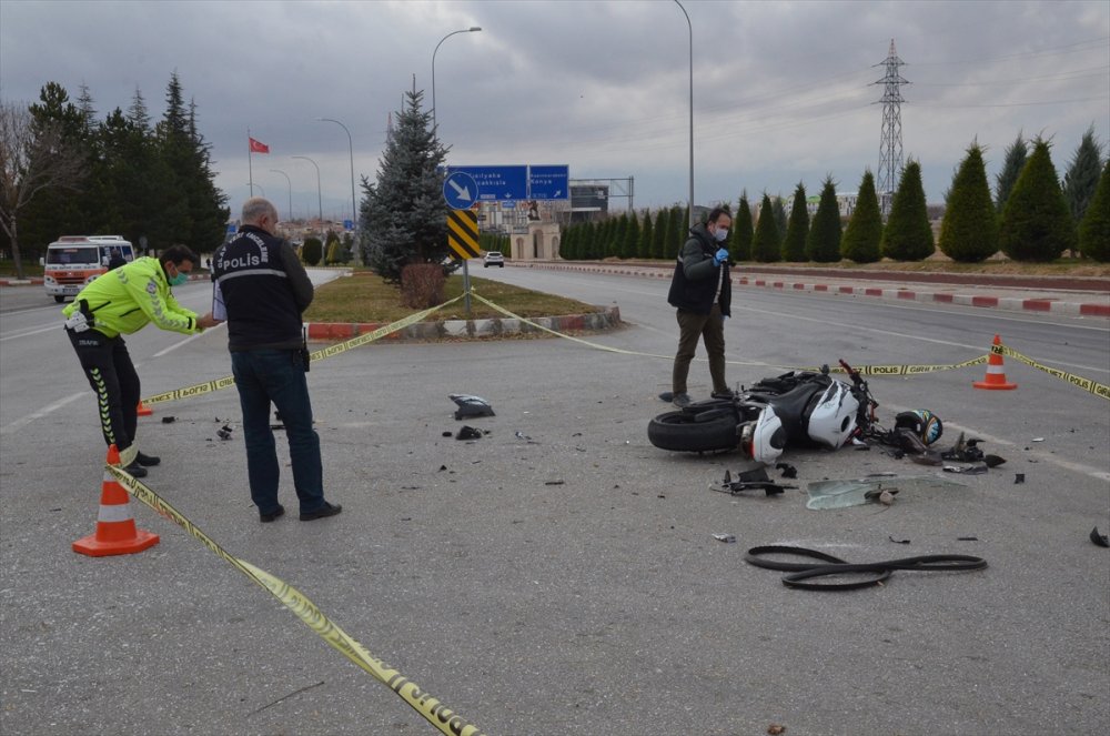 Karaman'da Motosiklet İle Çarpışan Otomobil Sürücüsü Kaçtı