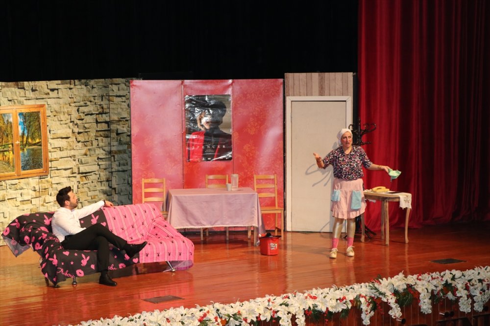 Niğde’de "Çetin Ceviz" Oyunu Sahnelendi