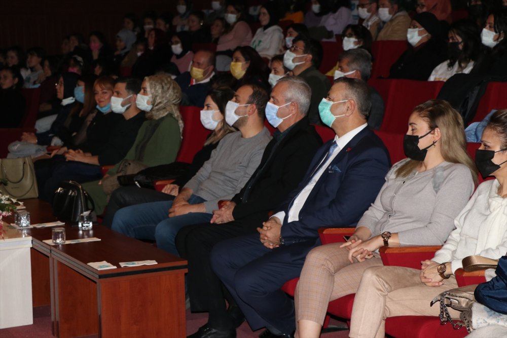 Niğde’de "Çetin Ceviz" Oyunu Sahnelendi