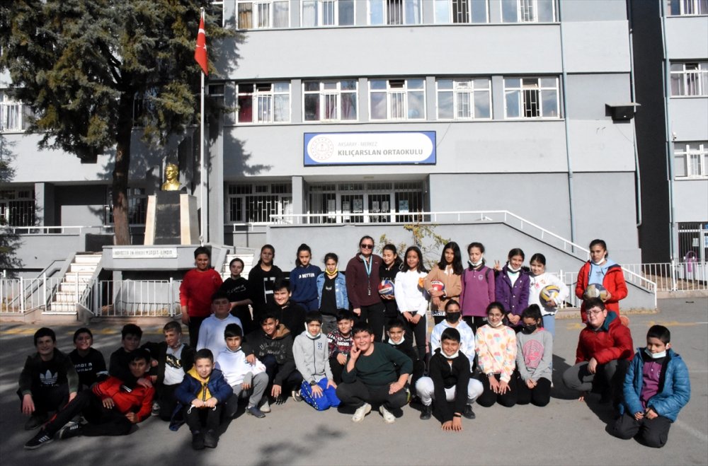 Paralimpik Milli Sporcu Raziye Öğretmen, Azmiyle Öğrencilerine Örnek Oluyor