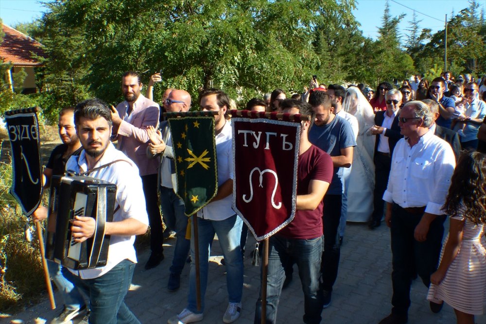 Çerkezler Binlerce Yıllık Geleneklerini Anadolu'da Yaşatıyor