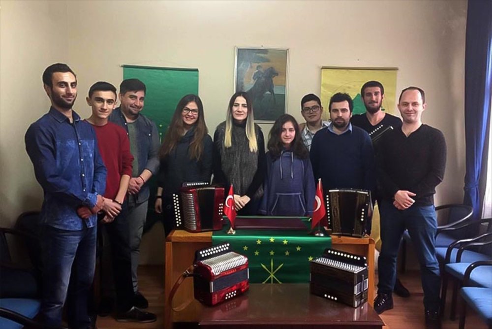 Çerkezler Binlerce Yıllık Geleneklerini Anadolu'da Yaşatıyor