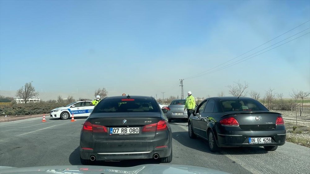 Konya Ve Aksaray'da Etkili Olan Kum Fırtınası Trafikte Aksamaya Neden Oldu