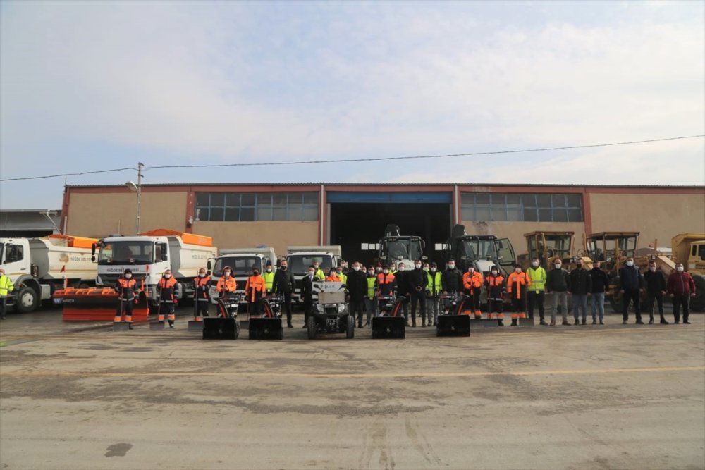 Niğde Belediyesi Ekipleri, Karla Mücadeleye Hazır