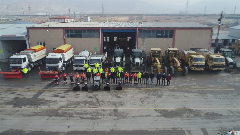Niğde Belediyesi Ekipleri, Karla Mücadeleye Hazır