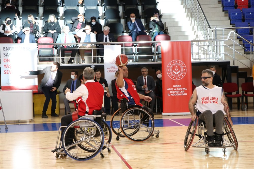 Engelliler Gününde Tekerlekli Sandalyede Basketbol Oynadılar