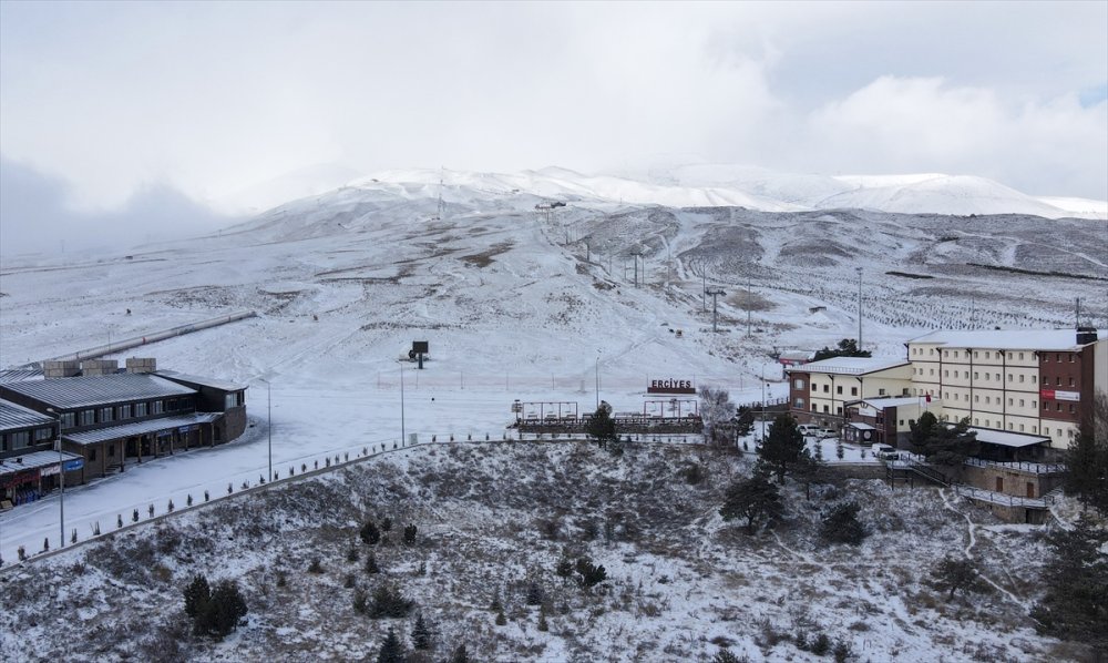 Erciyes Kayak Merkezi'nde Kar Bereketi