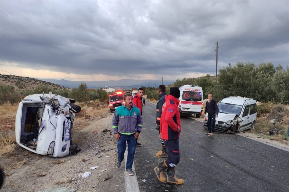 Mut'ta Trafik Kazası : 3 Yaralı