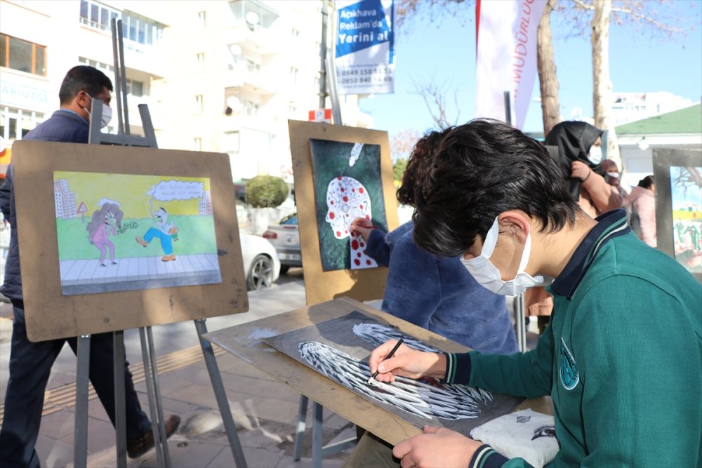 Niğde'de Öğrenciler Yaptıkları Resimlerle Kovid-19'u Anlattılar
